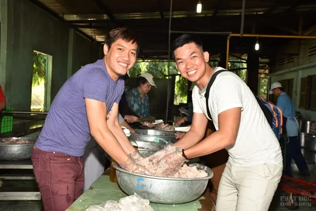 Nhóm thiện nguyện Từ Tâm dâng y ca sa và thiện nguyện trong mùa tự tứ 8 Nhóm thiện nguyện Từ Tâm dâng y ca sa và thiện nguyện trong mùa tự tứ image-1731940599058