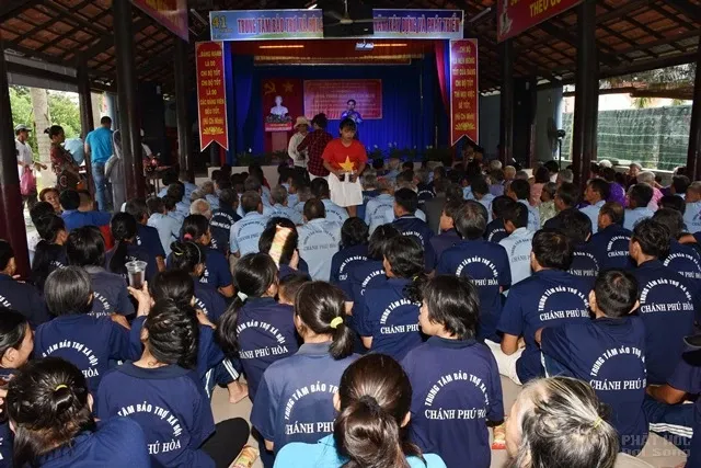 Nhóm thiện nguyện Từ Tâm dâng y ca sa và thiện nguyện trong mùa tự tứ 12 Nhóm thiện nguyện Từ Tâm dâng y ca sa và thiện nguyện trong mùa tự tứ image-1731940601816