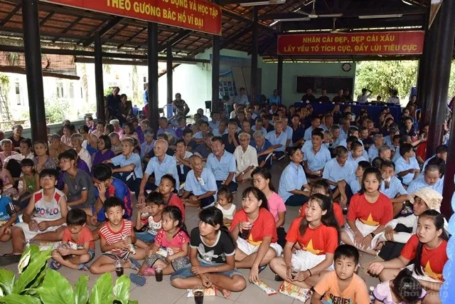 Nhóm thiện nguyện Từ Tâm dâng y ca sa và thiện nguyện trong mùa tự tứ 13 Nhóm thiện nguyện Từ Tâm dâng y ca sa và thiện nguyện trong mùa tự tứ image-1731940602546