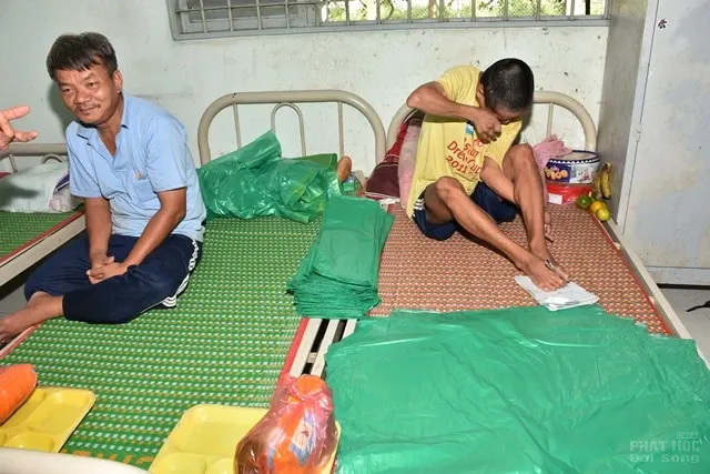 Nhóm thiện nguyện Từ Tâm dâng y ca sa và thiện nguyện trong mùa tự tứ 18 Nhóm thiện nguyện Từ Tâm dâng y ca sa và thiện nguyện trong mùa tự tứ image-1731940605913