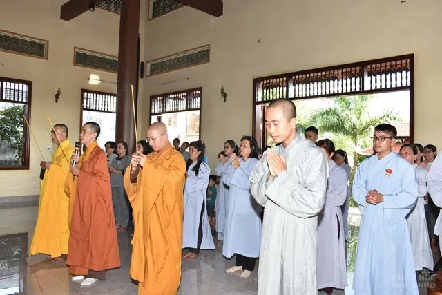 Nhóm thiện nguyện Từ Tâm dâng y ca sa và thiện nguyện trong mùa tự tứ 20 Nhóm thiện nguyện Từ Tâm dâng y ca sa và thiện nguyện trong mùa tự tứ image-1731940607351