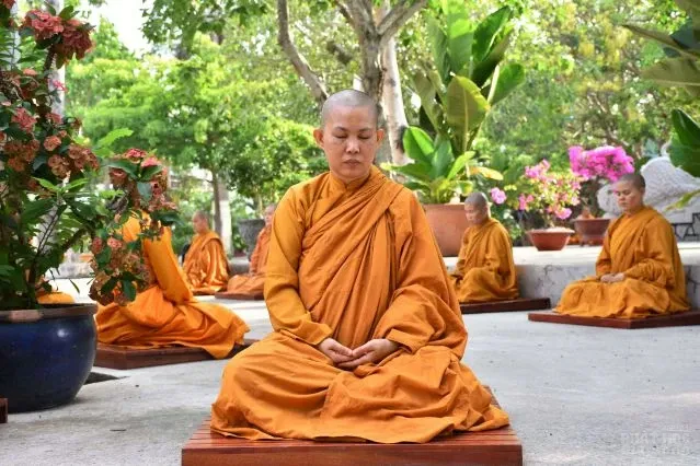 Những người con gái Phật đang thực hành pháp môn Giới – Định - Tuệ image-1731944681239