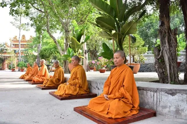 Những người con gái Phật đang thực hành pháp môn Giới – Định - Tuệ image-1731944682655