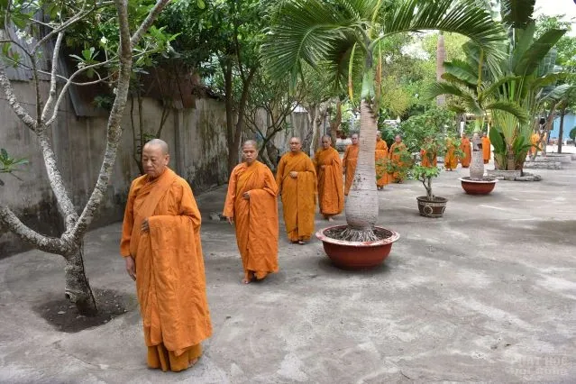 Những người con gái Phật đang thực hành pháp môn Giới – Định - Tuệ image-1731944693314