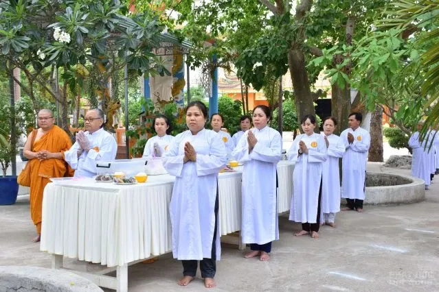 Những người con gái Phật đang thực hành pháp môn Giới – Định - Tuệ image-1731944700310