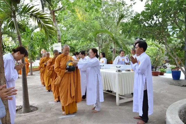 Những người con gái Phật đang thực hành pháp môn Giới – Định - Tuệ image-1731944701614