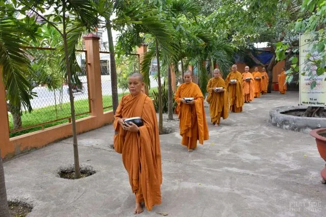 Những người con gái Phật đang thực hành pháp môn Giới – Định - Tuệ image-1731944702982