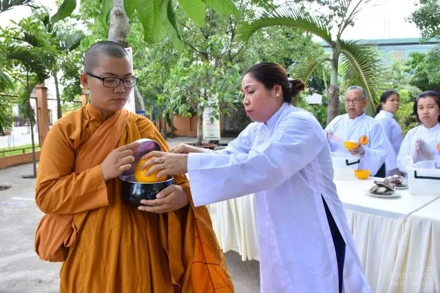 Những người con gái Phật đang thực hành pháp môn Giới – Định - Tuệ image-1731944703640