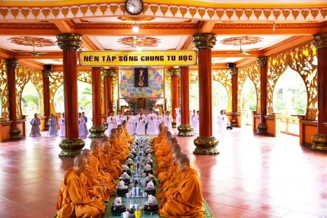 Những người con gái Phật đang thực hành pháp môn Giới – Định - Tuệ image-1731944704244