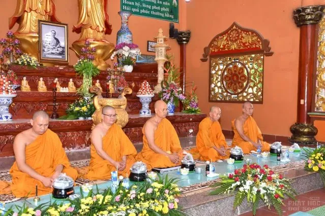 Những người con gái Phật đang thực hành pháp môn Giới – Định - Tuệ image-1731944704889