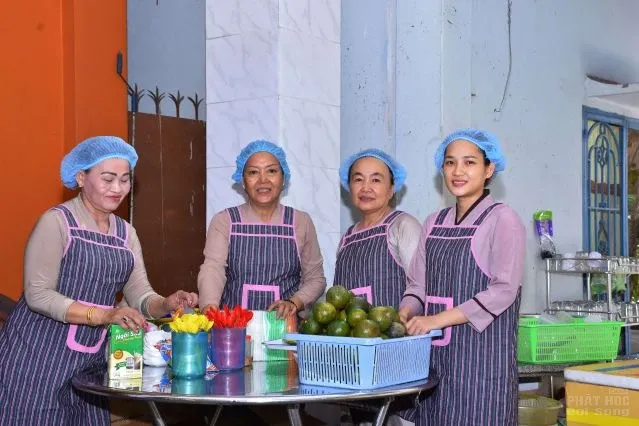 Những người con gái Phật đang thực hành pháp môn Giới – Định - Tuệ image-1731944709595