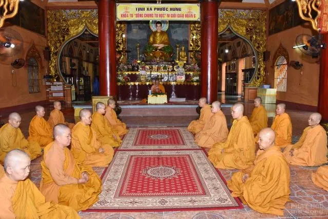 Những người con gái Phật đang thực hành pháp môn Giới – Định - Tuệ image-1731944711745