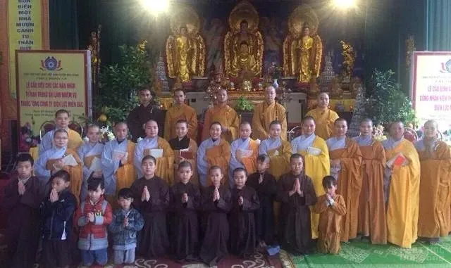 Ninh Bình: Tăng Ni đảnh lễ thầy ngày xuân Ninh Bình: Tăng Ni đảnh lễ thầy ngày xuân tại chùa Hồng An image-1731932708085