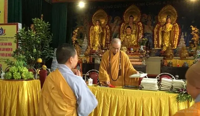 Ninh Bình: Tăng Ni đảnh lễ thầy ngày xuân Ninh Bình: Tăng Ni đảnh lễ thầy ngày xuân tại chùa Hồng An image-1731932709621