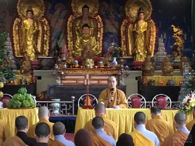 Ninh Bình: Tăng Ni đảnh lễ thầy ngày xuân Ninh Bình: Tăng Ni đảnh lễ thầy ngày xuân tại chùa Hồng An image-1731932710236