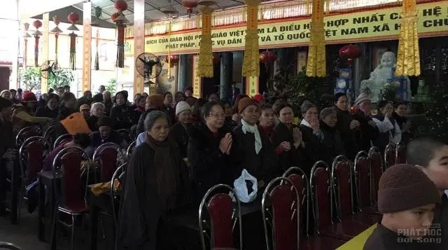 Ninh Bình: Tăng Ni đảnh lễ thầy ngày xuân Ninh Bình: Tăng Ni đảnh lễ thầy ngày xuân tại chùa Hồng An image-1731932711330