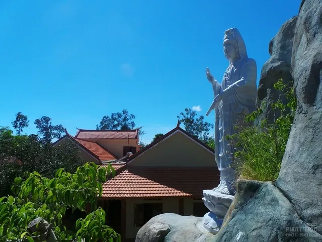 Núi Phổ Đà Sơn tại chùa Phước Quang tỉnh Quảng Nam image-1731745986215