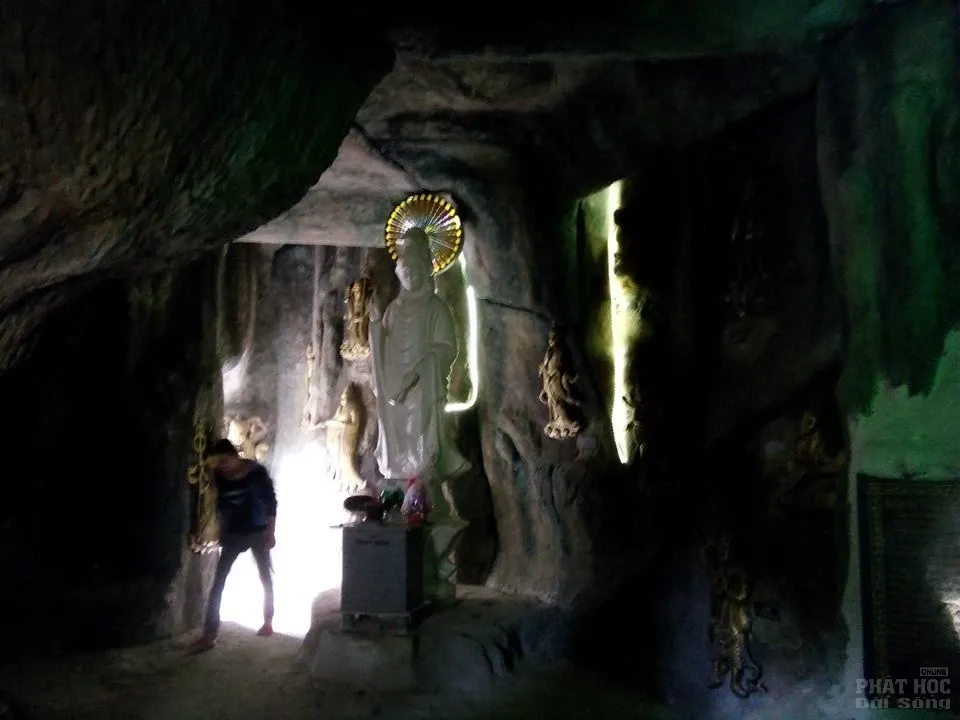 Núi Phổ Đà Sơn tại chùa Phước Quang tỉnh Quảng Nam image-1731745990237