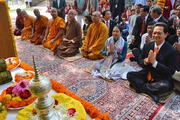 Ông Nguyễn Tấn Dũng đi chùa sau khi về hưu image-1731726496868