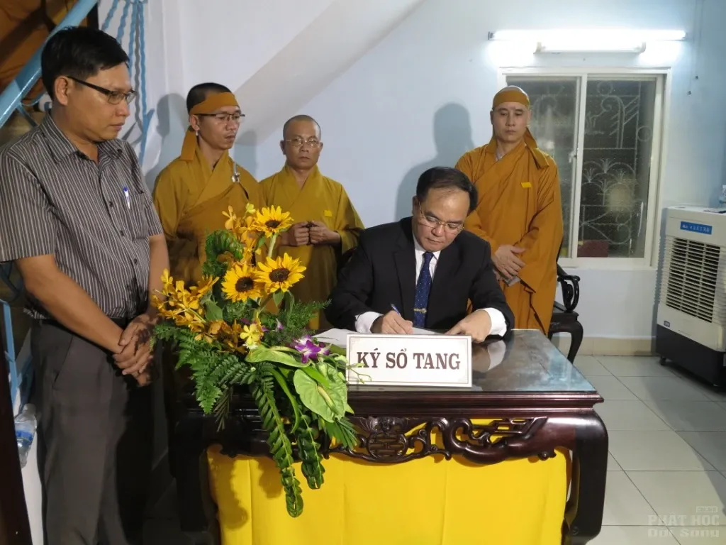 Phái đoàn Chủ tịch nước Việt Nam viếng tang HT Thích Trí Tâm image-1731939633480