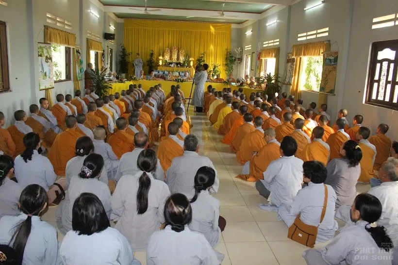 Phân ban ni giới TW thăm trường hạ Tu Viện Nguyên Thiều trường TCPH Bình Định image-1731946582801