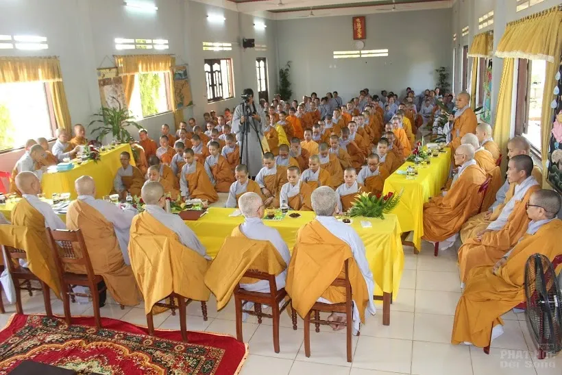Phân ban ni giới TW thăm trường hạ Tu Viện Nguyên Thiều trường TCPH Bình Định image-1731946589666