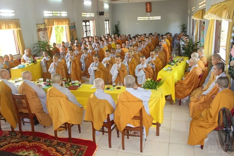 Phân ban ni giới TW thăm trường hạ Tu Viện Nguyên Thiều trường TCPH Bình Định image-1731946590709