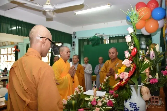 Phật đản đến sớm với các em lớp học tình thương Phật đản đến sớm với các em lớp học tình thương image-1731746493131