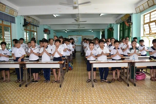 Phật đản đến sớm với các em lớp học tình thương Phật đản đến sớm với các em lớp học tình thương image-1731746493678