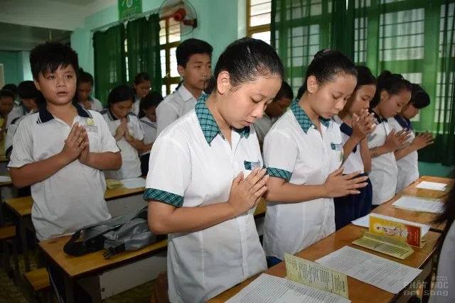 Phật đản đến sớm với các em lớp học tình thương Phật đản đến sớm với các em lớp học tình thương image-1731746494874