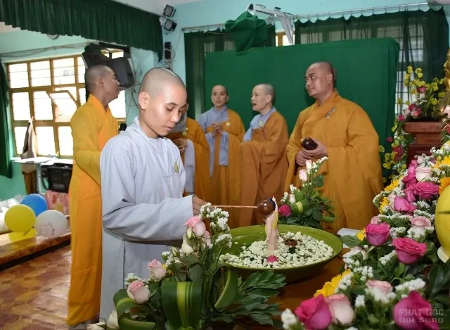 Phật đản đến sớm với các em lớp học tình thương Phật đản đến sớm với các em lớp học tình thương image-1731746497258