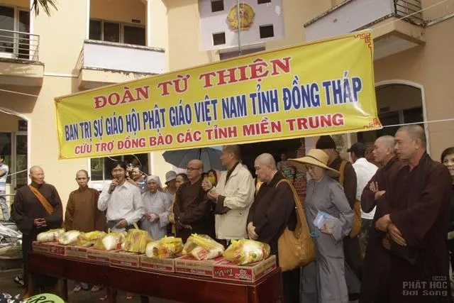 Phật giáo Đồng Tháp cứu trợ các tỉnh Miền trung image-1732292884301
