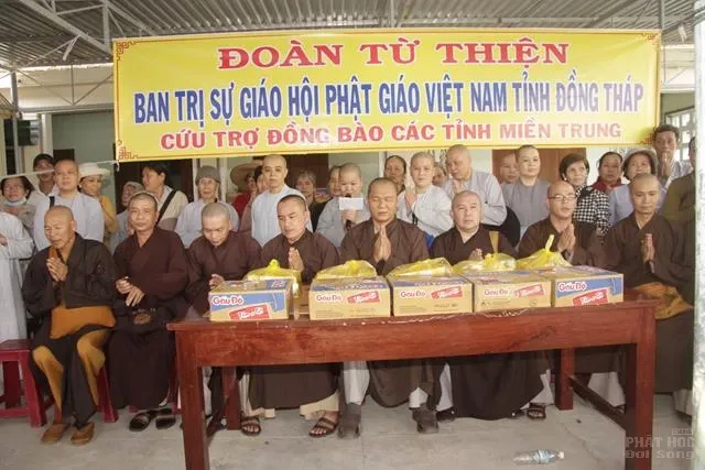 Phật giáo Đồng Tháp cứu trợ các tỉnh Miền trung image-1732292890130
