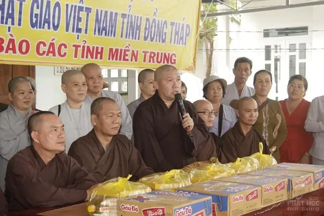 Phật giáo Đồng Tháp cứu trợ các tỉnh Miền trung image-1732292891810