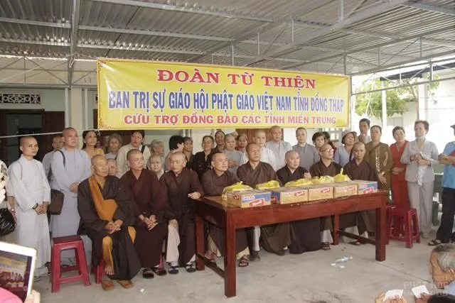 Phật giáo Đồng Tháp cứu trợ các tỉnh Miền trung image-1732292892514