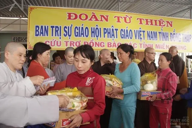 Phật giáo Đồng Tháp cứu trợ các tỉnh Miền trung image-1732292897234