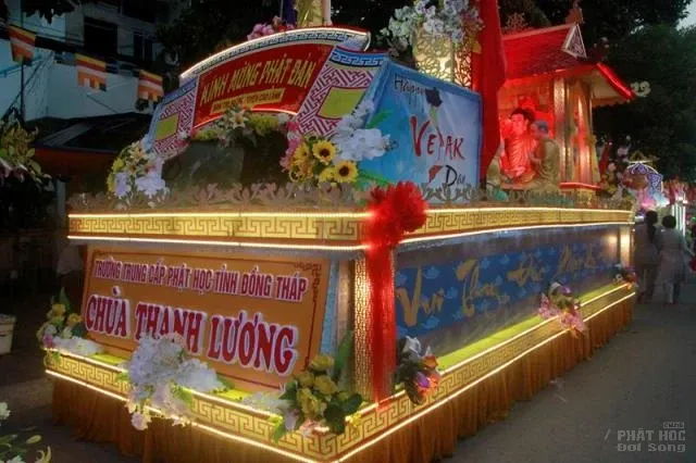 Phật giáo Đồng Tháp diễu hành xe hoa mừng Phật đản 2018 4 Phật giáo Đồng Tháp diễu hành xe hoa mừng Phật đản 2018 image-1732287847675