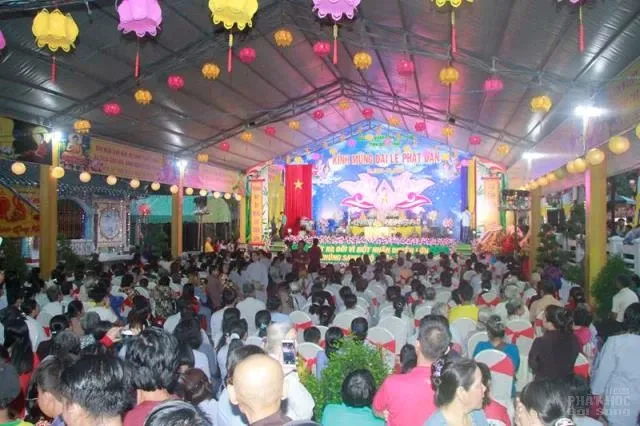 Phật giáo Đồng Tháp diễu hành xe hoa mừng Phật đản 2018 6 Phật giáo Đồng Tháp diễu hành xe hoa mừng Phật đản 2018 image-1732287849148