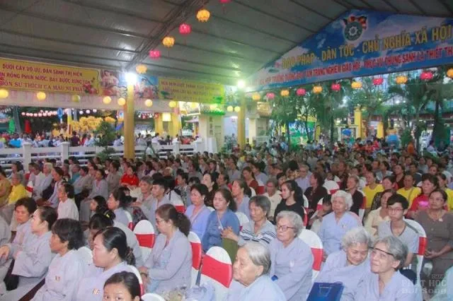Phật giáo Đồng Tháp diễu hành xe hoa mừng Phật đản 2018 8 Phật giáo Đồng Tháp diễu hành xe hoa mừng Phật đản 2018 image-1732287850604
