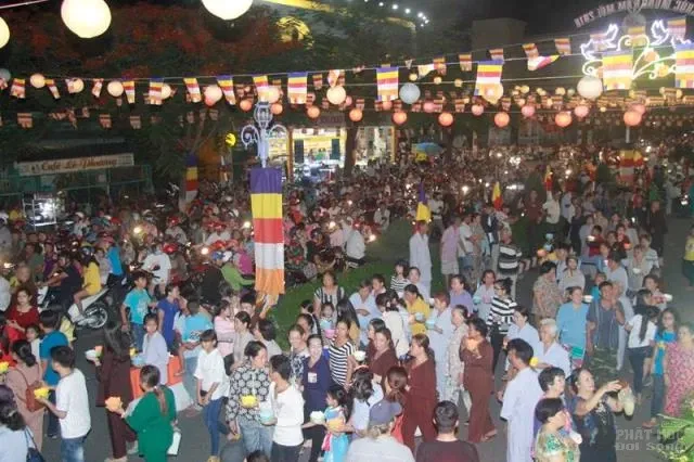 Phật giáo Đồng Tháp diễu hành xe hoa mừng Phật đản 2018 12 Phật giáo Đồng Tháp diễu hành xe hoa mừng Phật đản 2018 image-1732287853334
