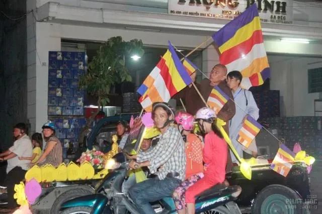 Phật giáo Đồng Tháp diễu hành xe hoa mừng Phật đản 2018 15 Phật giáo Đồng Tháp diễu hành xe hoa mừng Phật đản 2018 image-1732287855703