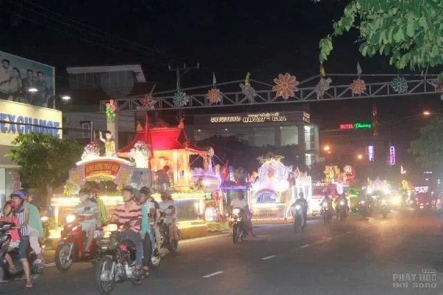 Phật giáo Đồng Tháp diễu hành xe hoa mừng Phật đản 2018 16 Phật giáo Đồng Tháp diễu hành xe hoa mừng Phật đản 2018 image-1732287856360