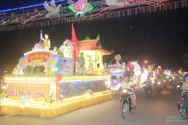 Phật giáo Đồng Tháp diễu hành xe hoa mừng Phật đản 2018 17 Phật giáo Đồng Tháp diễu hành xe hoa mừng Phật đản 2018 image-1732287857084