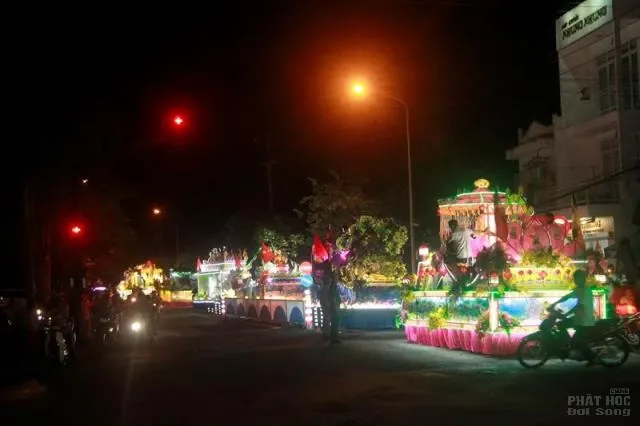 Phật giáo Đồng Tháp diễu hành xe hoa mừng Phật đản 2018 23 Phật giáo Đồng Tháp diễu hành xe hoa mừng Phật đản 2018 image-1732287861231