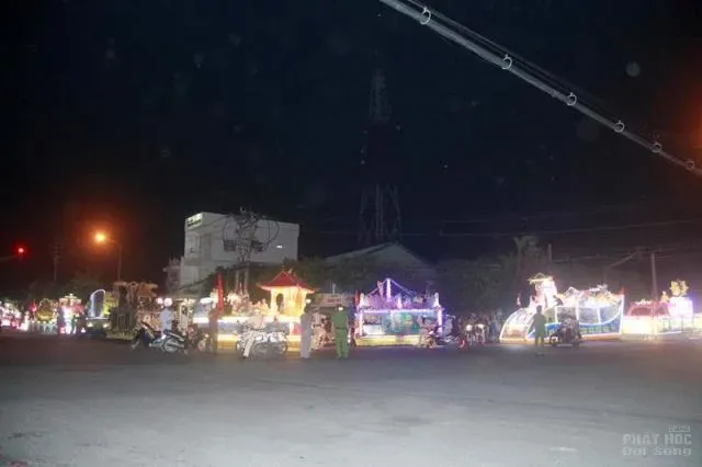 Phật giáo Đồng Tháp diễu hành xe hoa mừng Phật đản 2018 24 Phật giáo Đồng Tháp diễu hành xe hoa mừng Phật đản 2018 image-1732287862024