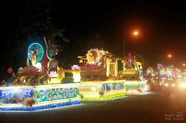 Phật giáo Đồng Tháp diễu hành xe hoa mừng Phật đản 2018 25 Phật giáo Đồng Tháp diễu hành xe hoa mừng Phật đản 2018 image-1732287862869