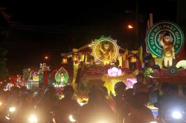 Phật giáo Đồng Tháp diễu hành xe hoa mừng Phật đản 2018 27 Phật giáo Đồng Tháp diễu hành xe hoa mừng Phật đản 2018 image-1732287864200
