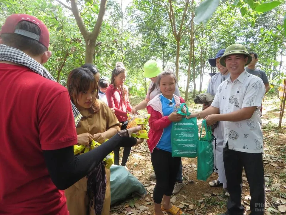 Phật giáo huyện Đăk Rlấp tặng quà tết tại xã Đăk Ngo image-1732289125550