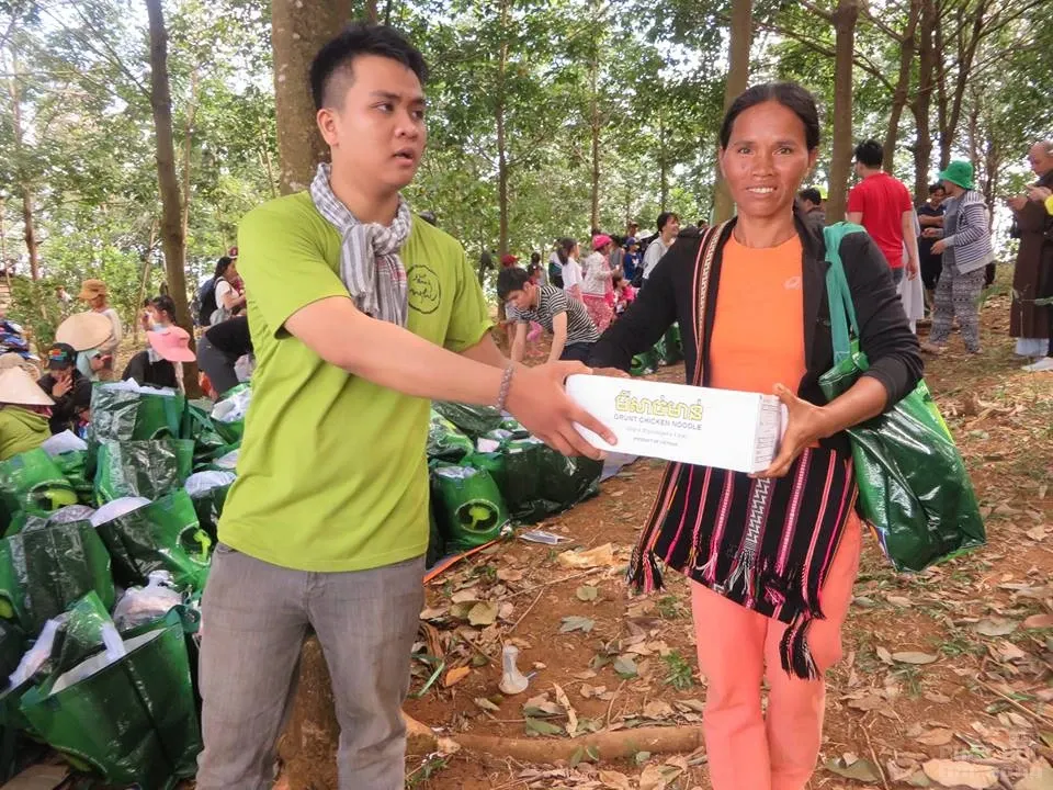 Phật giáo huyện Đăk Rlấp tặng quà tết tại xã Đăk Ngo image-1732289126757