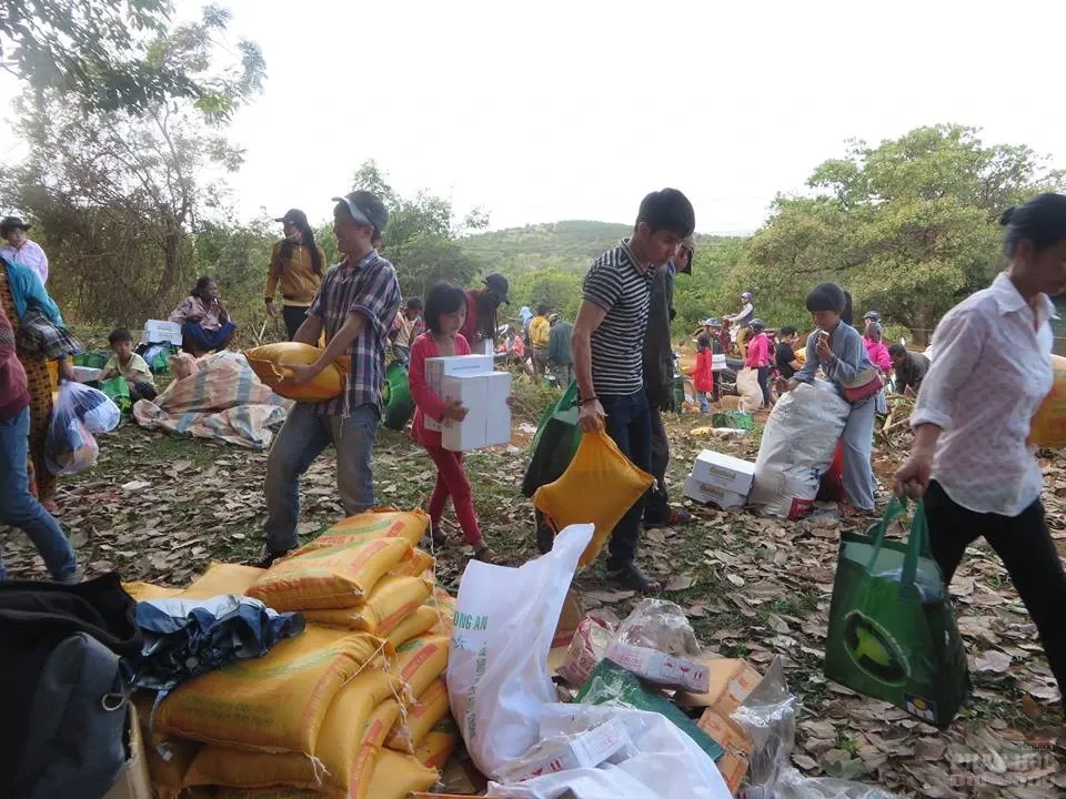 Phật giáo huyện Đăk Rlấp tặng quà tết tại xã Đăk Ngo image-1732289127916